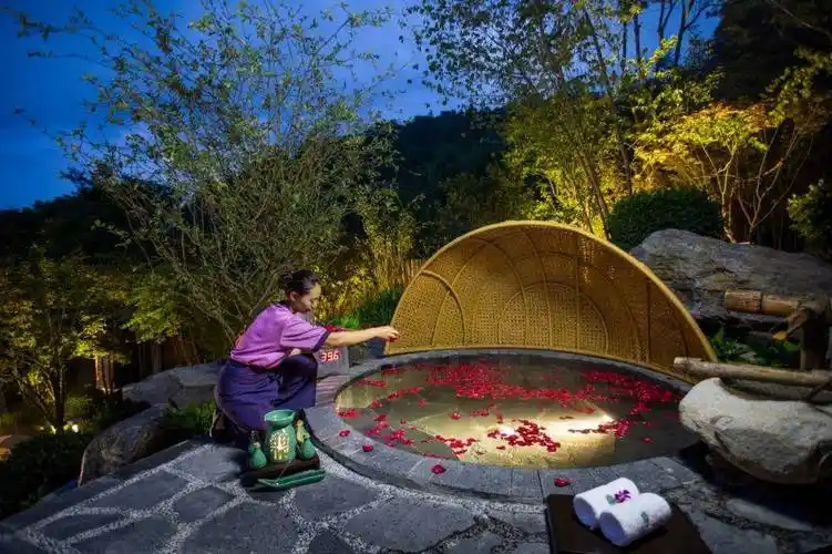 地熱溫泉醫(yī)養(yǎng)行業(yè)賦能新質生產(chǎn)力發(fā)展-地熱開發(fā)利用-地大熱能 地熱溫泉醫(yī)養(yǎng)行業(yè)賦能新質生產(chǎn)力發(fā)展-地熱開發(fā)利用-地大熱能